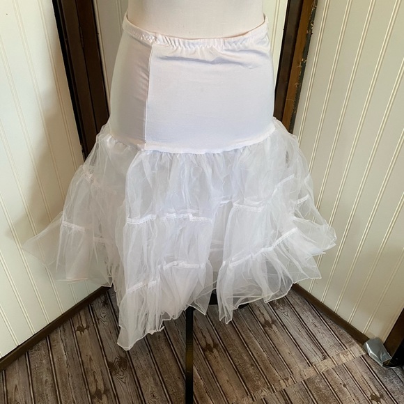 - White tulle slip tiered ruffle for 50's fit flare skirt - Picture 4 of 6